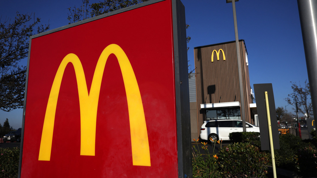 Empresario entabla demanda contra McDonald's por "estereotipos raciales"