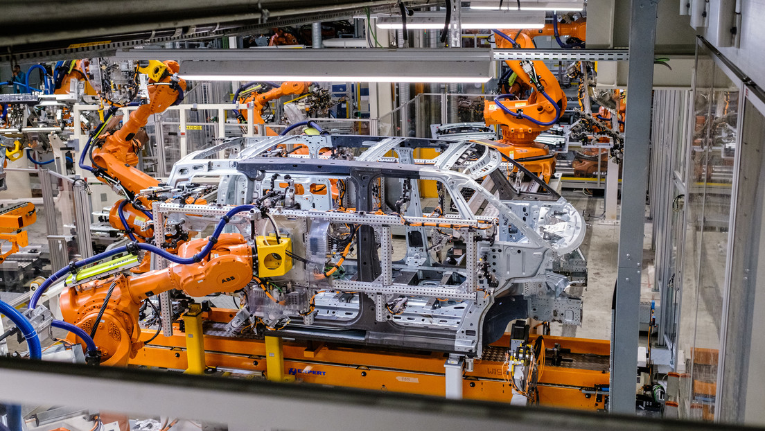 El mayor fabricante de coches de Europa considera trasladar la producción