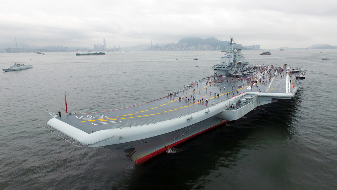 China celebra los 10 años de su primer portaviones con un épico video