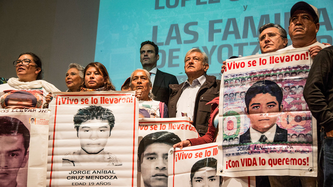 "Este día es de luto nacional": López Obrador ratifica su promesa de justicia a 8 años de la masacre de Ayotzinapa