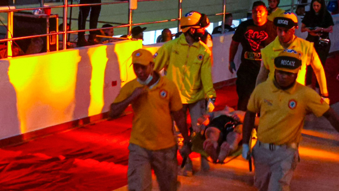 Un boxeador colombiano queda en coma inducido tras desplomarse durante un combate