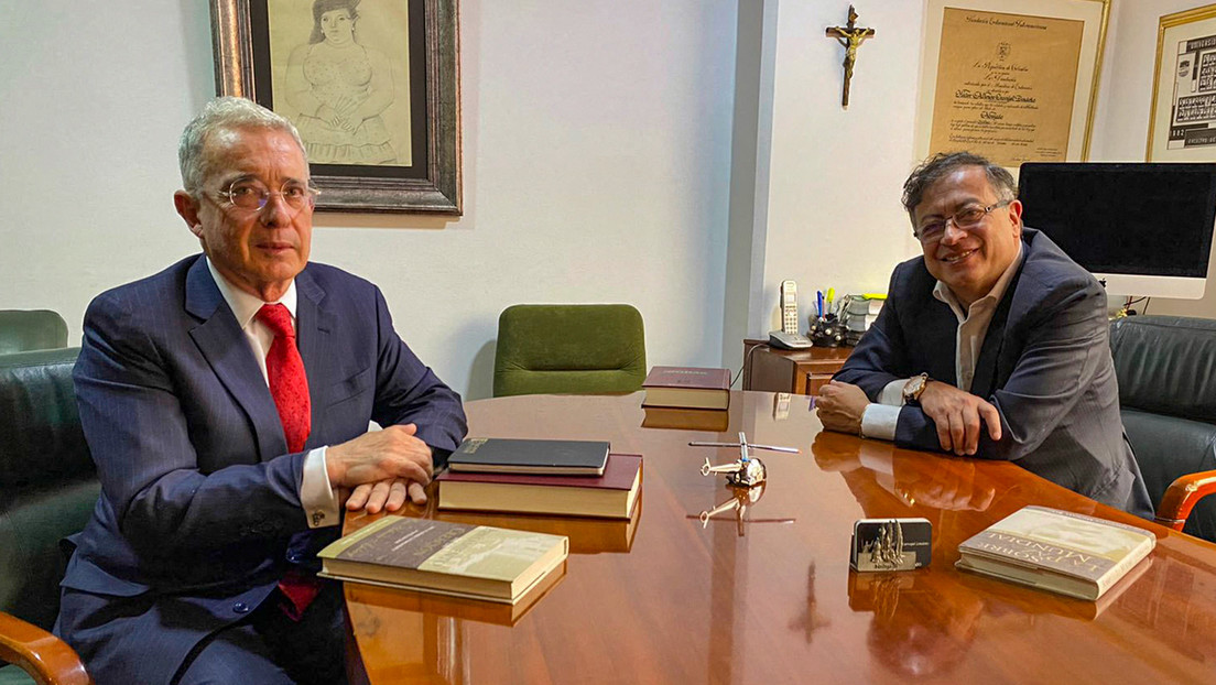 Reportan que Petro se reunirá con Álvaro Uribe en medio de las tensiones por la propuesta de reforma tributaria