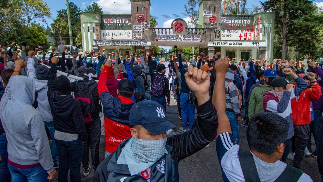 Miles marchan en México para exigir justicia por los 43 normalistas de Ayotzinapa a 8 años de su desaparición (VIDEOS, FOTOS)