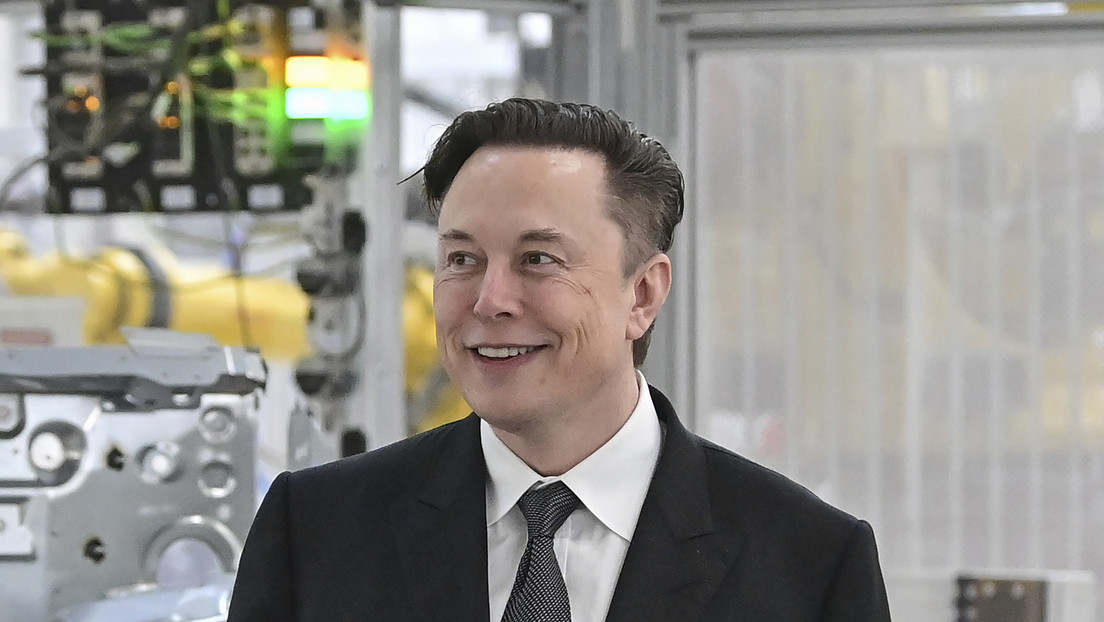 Elon Musk revela qué día se presentará el robot humanoide de Tesla