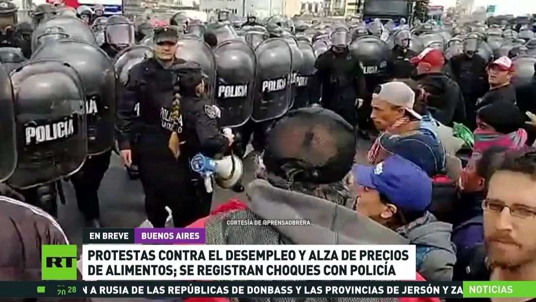 Choques con la Policía durante protestas contra el desempleo y el alza de los precios en Argentina