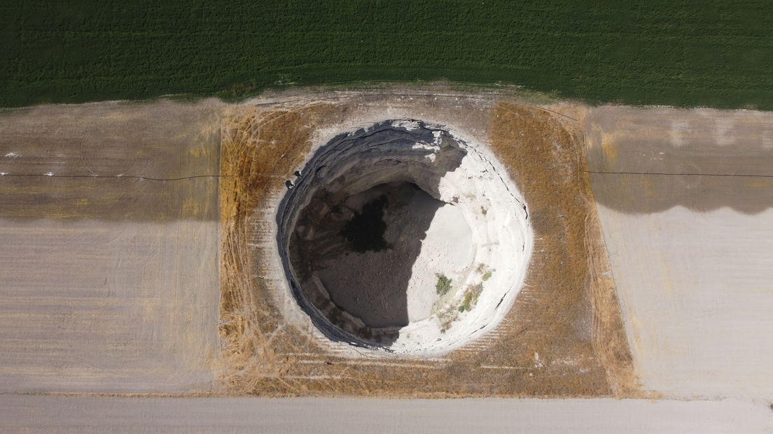 PHOTOS, VIDEOS These are the huge sinkholes that are appearing in