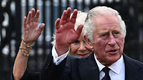 El rey Carlos III promete "un servicio durante toda la vida" en su primer discurso a la nación tras ascender al trono