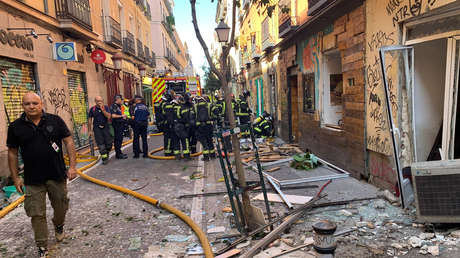 Al menos dos heridos tras la explosión y derrumbe de un edificio en el centro de Madrid
