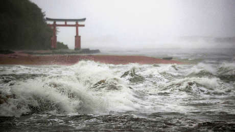 Japón ordena evacuar a más de 4 millones de personas ante la llegada del tifón Nanmadol