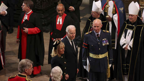 VIDEO: Joe Biden se ríe durante el funeral de la reina Isabel II