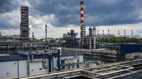 Bloomberg: La UE podría posponer la introducción de un tope a los precios del petróleo ruso