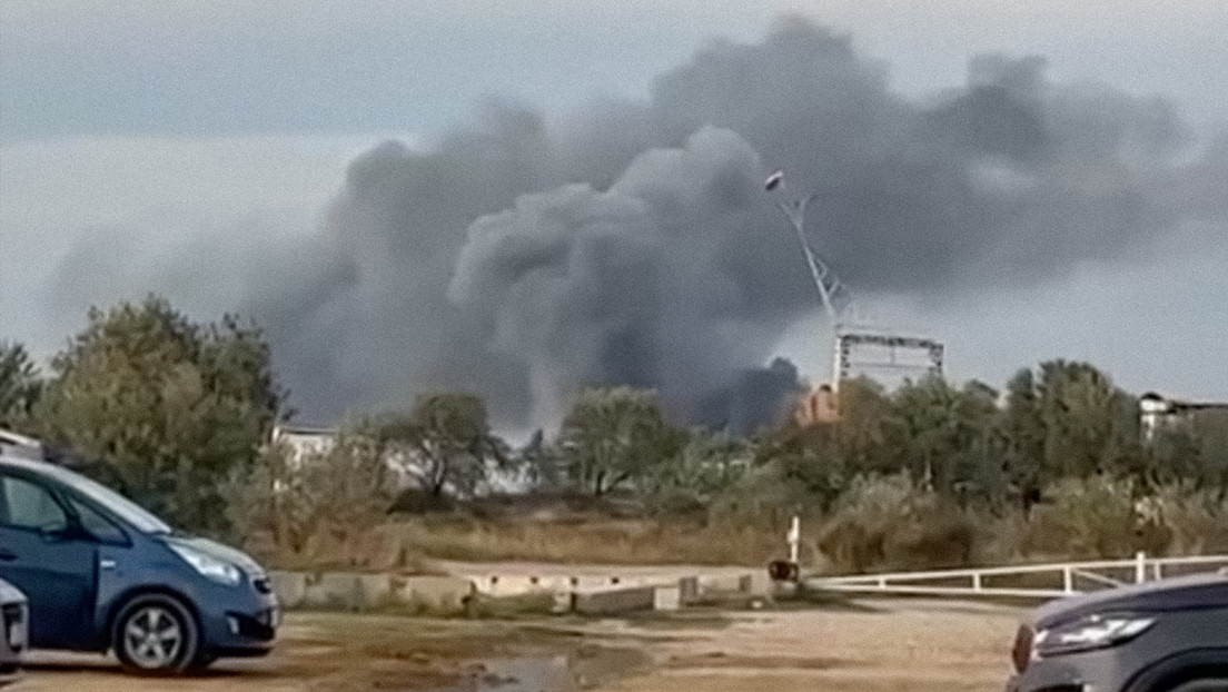 Accidente aéreo en Crimea: Avión se sale de la pista y queda en llamas (VIDEOS)
