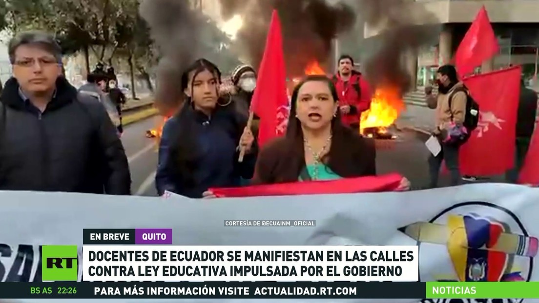 Docentes ecuatorianos se manifiestan en las calles contra ley educativa impulsada por el Gobierno