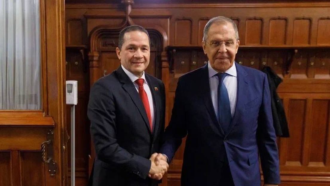 Cancilleres de Rusia y Venezuela se reúnen para abordar la cooperación bilateral