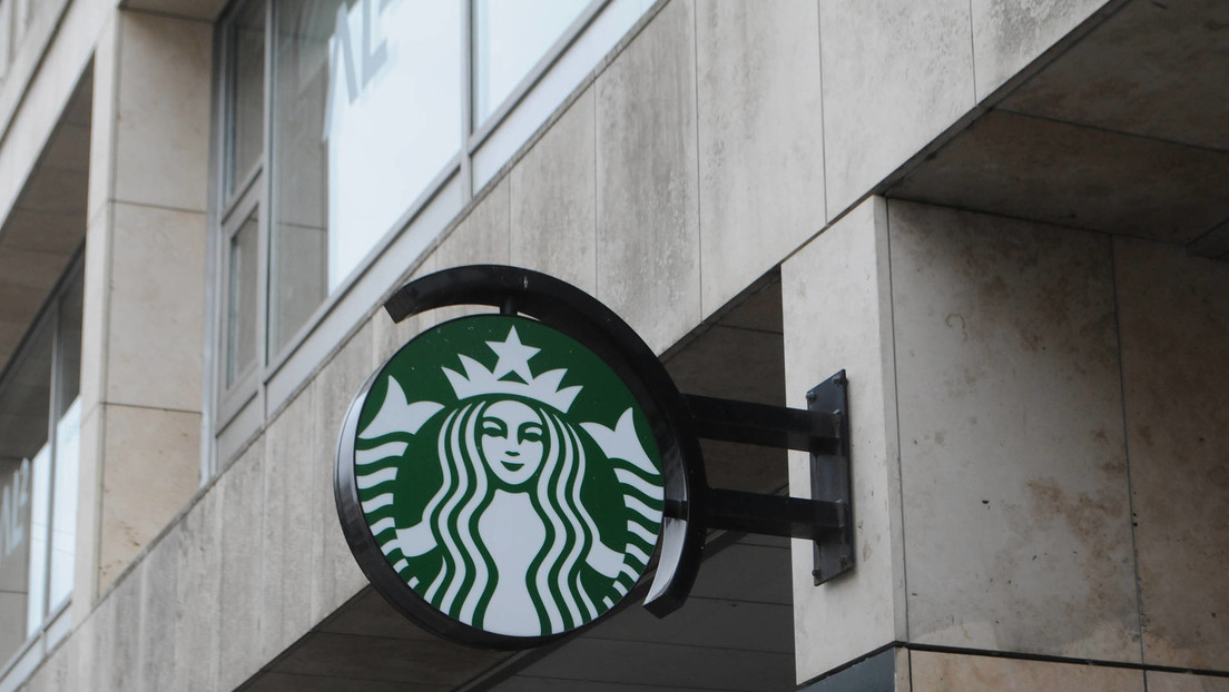 Un exgerente de Starbucks revela que le ordenaron castigar a los empleados prosindicales
