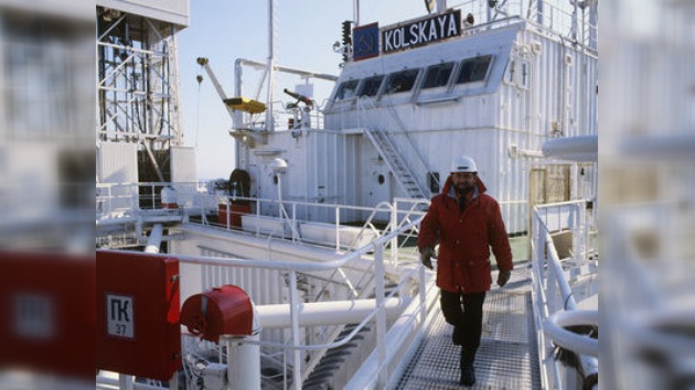 Una plataforma perforadora se vuelca en el mar de Ojotsk con 67 personas a bordo