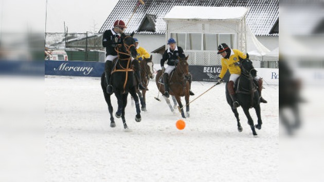 Se celebra en Moscú un torneo de polo sobre nieve