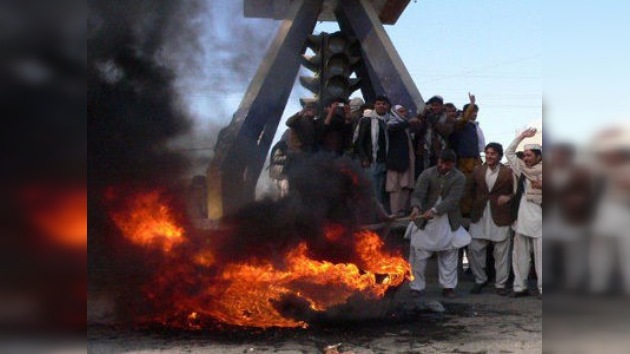 Obama se disculpa ante el presidente afgano por la quema de coranes