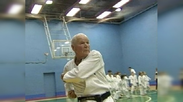 Ejemplo de perseverancia: la sorprendente vida de un abuelo karateca ruso