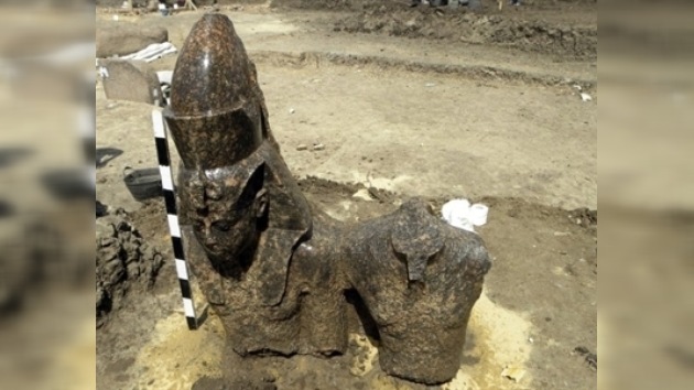 Hallan en Egipto una estatua de un faraón que gobernó hace 3.400 años