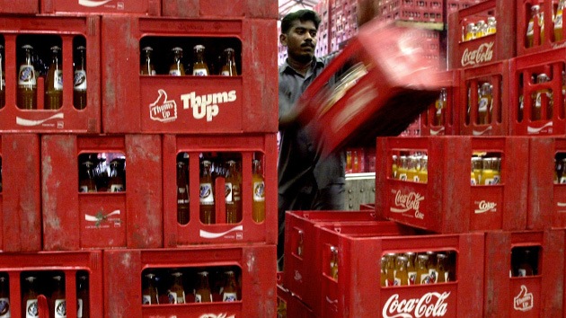 La India puede demoler la planta 'ilegal' de Coca-Cola que contaminó una aldea