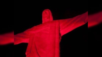 El Cristo Redentor de Río de Janeiro se viste de rojo en el Día Mundial Sin Tabaco