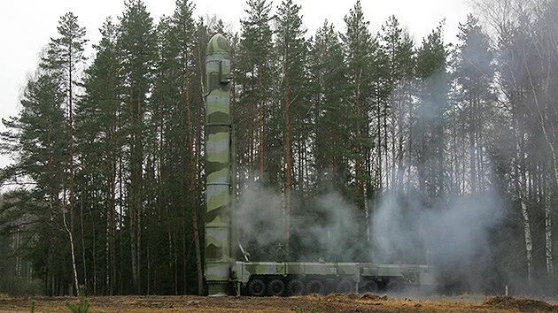 Rusia ensaya con éxito el cohete intercontinental Tópol