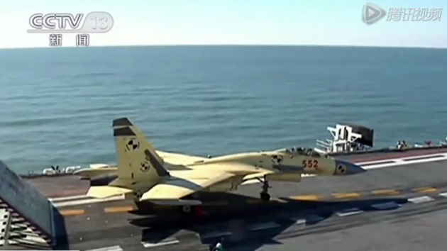 China asegura que su caza embarcado J-15 no es un clon de Su-33