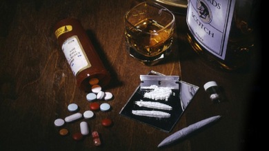 Parlamentarios británicos proponen despenalizar el porte y el consumo de drogas