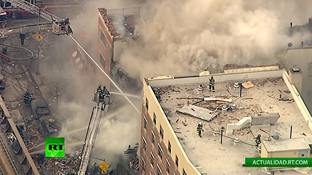 Una explosión causa el derrumbe de un edificio en Manhattan dejando a personas atrapadas