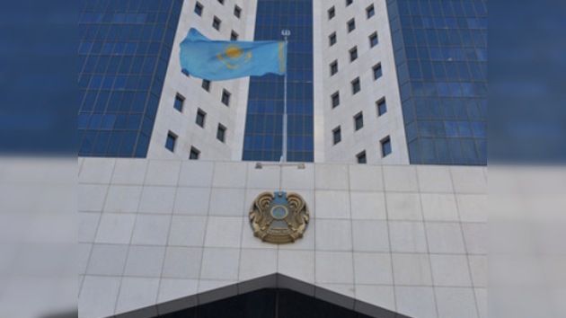 Kazajistán niega que planee vender uranio a Irán 