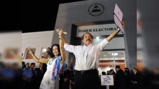 Daniel Ortega recibe la credencial para el nuevo mandato presidencial