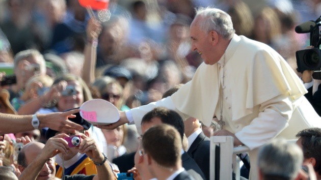 El papa Francisco dona 200 euros a una anciana italiana que sufrió un robo
