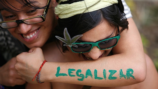 Diputados locales proponen legalizar la venta de marihuana en la capital de México