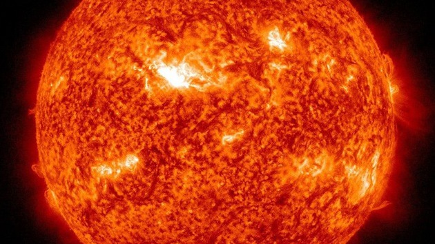 Astrónomos registran el nacimiento de partículas de antimateria en el Sol