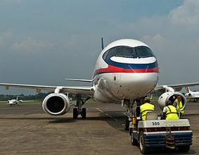 Experto excluye el secuestro del Superjet 100: "la nave habría enviado una señal especial"