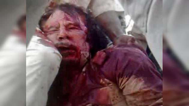 Vídeo polémico: ¿Gaddafi aún vivo en manos de una muchedumbre furiosa?