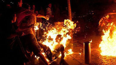 VIDEO: Un 'indignado' israelí se prende fuego por las injusticias sociales