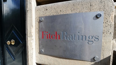 Fitch amenaza con retirar la máxima nota AAA a EE.UU.
