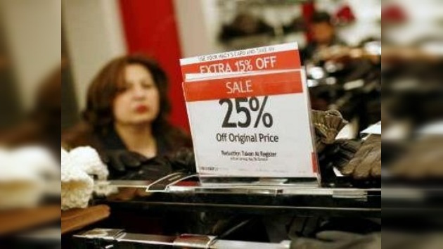 Estadounidenses invaden tiendas en busca de ofertas posnavideñas