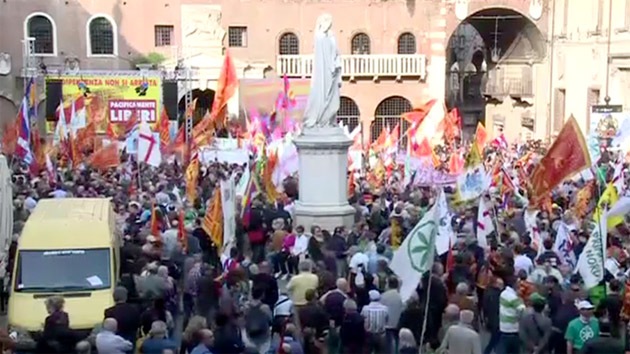Italia: Cientos de residentes de Verona celebran una marcha por la independencia