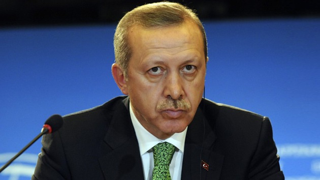 Turquía deporta a un periodista crítico por escribir tuits ofensivos contra el Gobierno
