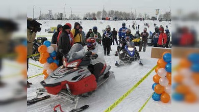 Carreras de vehículos por un río siberiano congelado