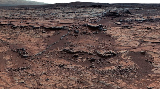 Científicos tratan de desvelar el origen de la enigmática roca fotografiada en Marte