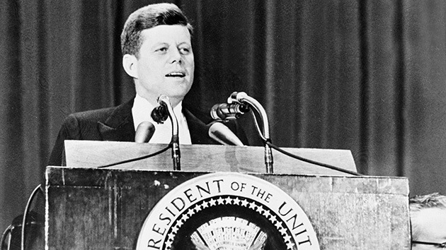 Una nueva teoría apunta a quién le convenía más la muerte de Kennedy