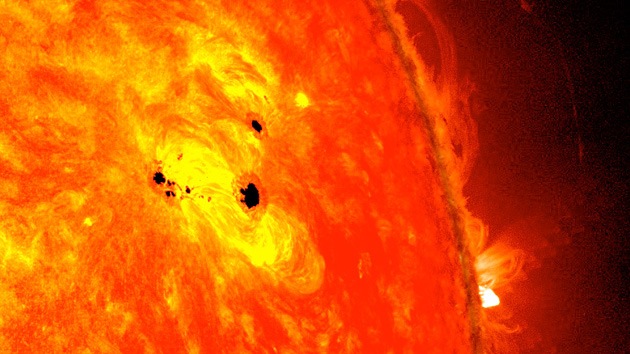 Una enorme mancha solar, seis veces más grande que la Tierra, detectada por la NASA