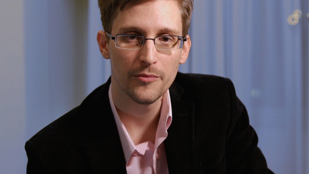Legisladores de EE.UU. acusan a Snowden de espiar para Rusia