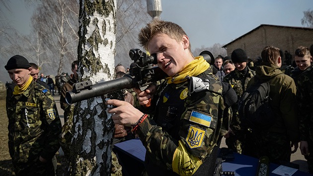 La nueva Guardia ucraniana ya maniobra: ¿Saca músculo el "brazo neofascista"?