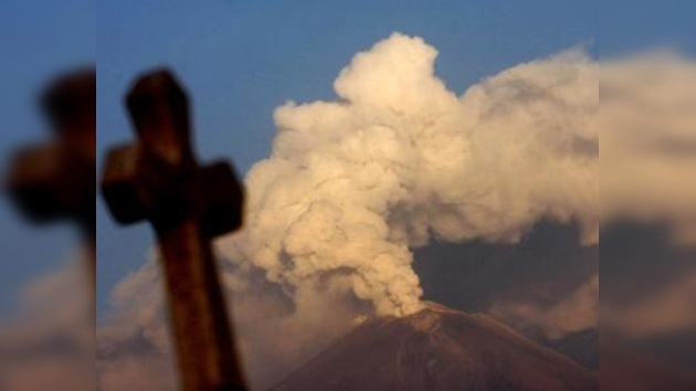 Reparten casi medio millón de mascarillas en México contra ceniza volcánica