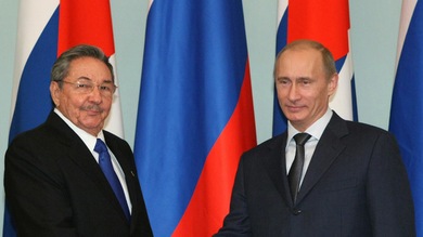 Raúl Castro realiza una visita sorpresa a Moscú